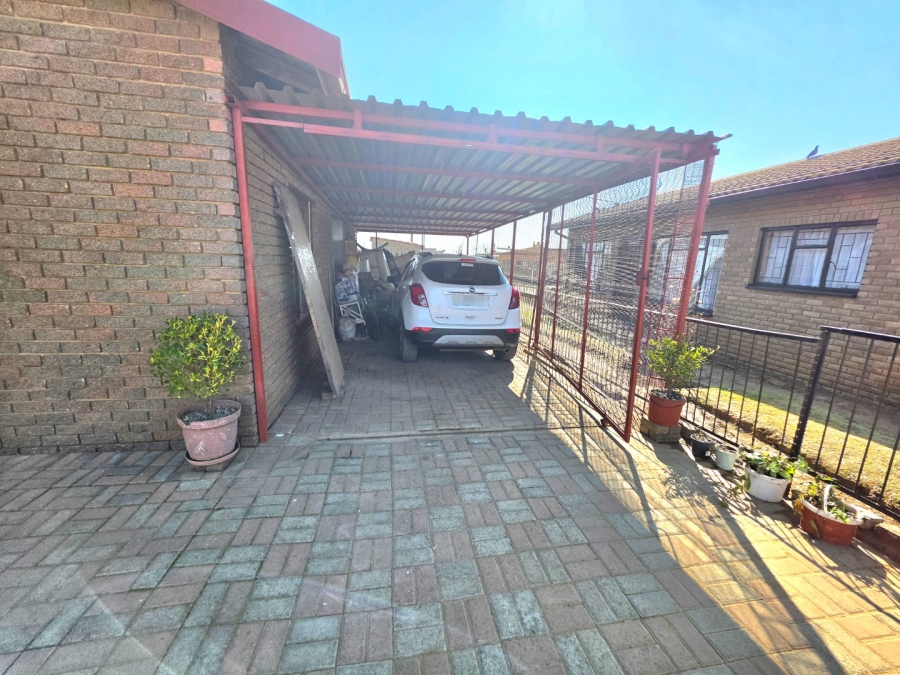 2 Bedroom Property for Sale in Bohlokong Free State